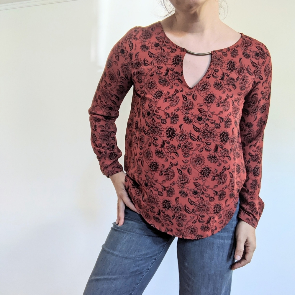 Floral Blouse with Bronze Details - Forever 21 - M